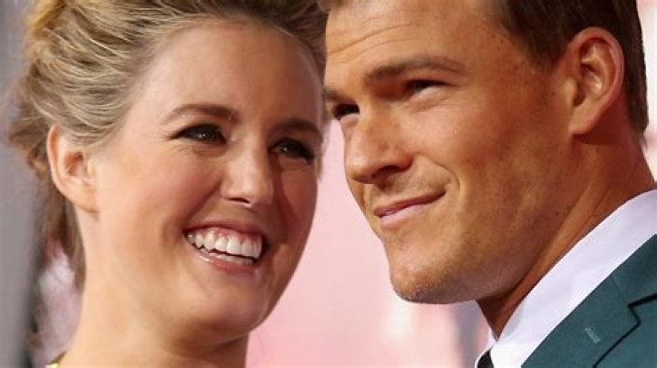 10 Celebrities Who Married Their High School Sweethearts ·