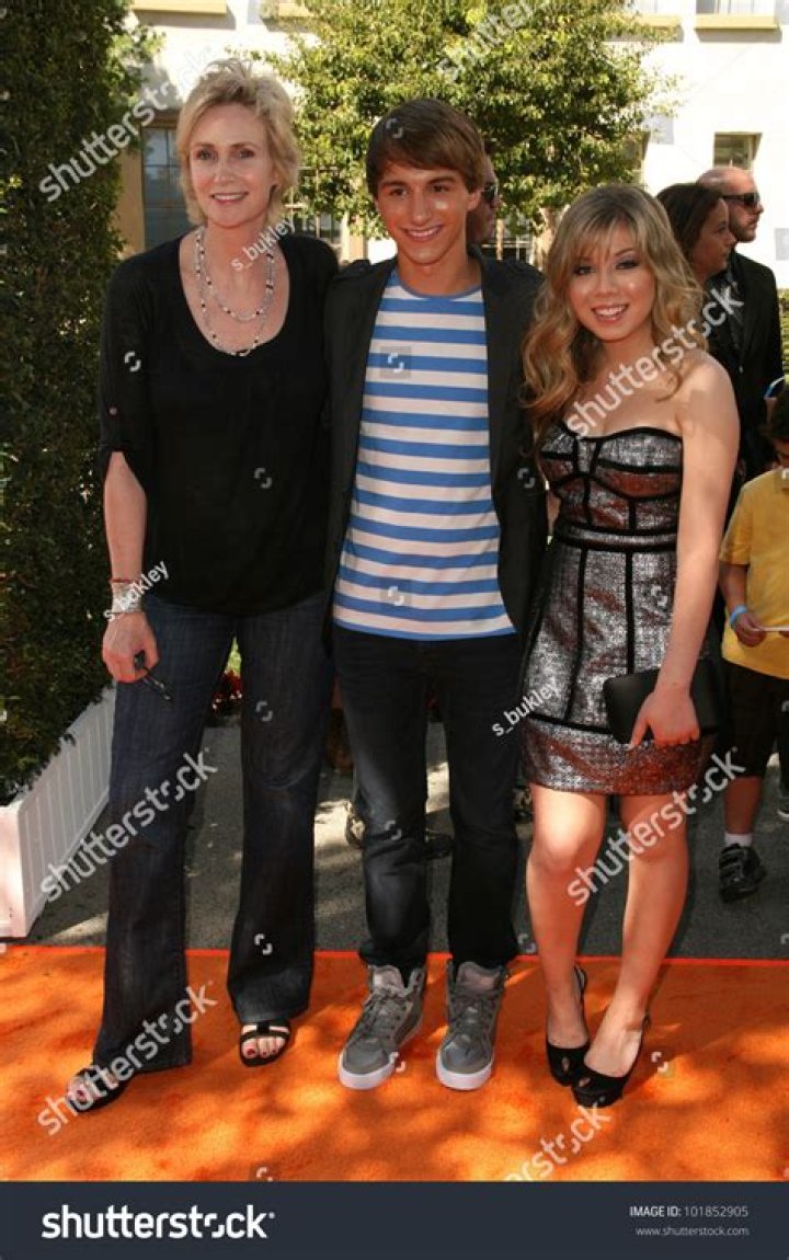 A Behind-the-Scenes Look At Lucas And Jennette McCurdy