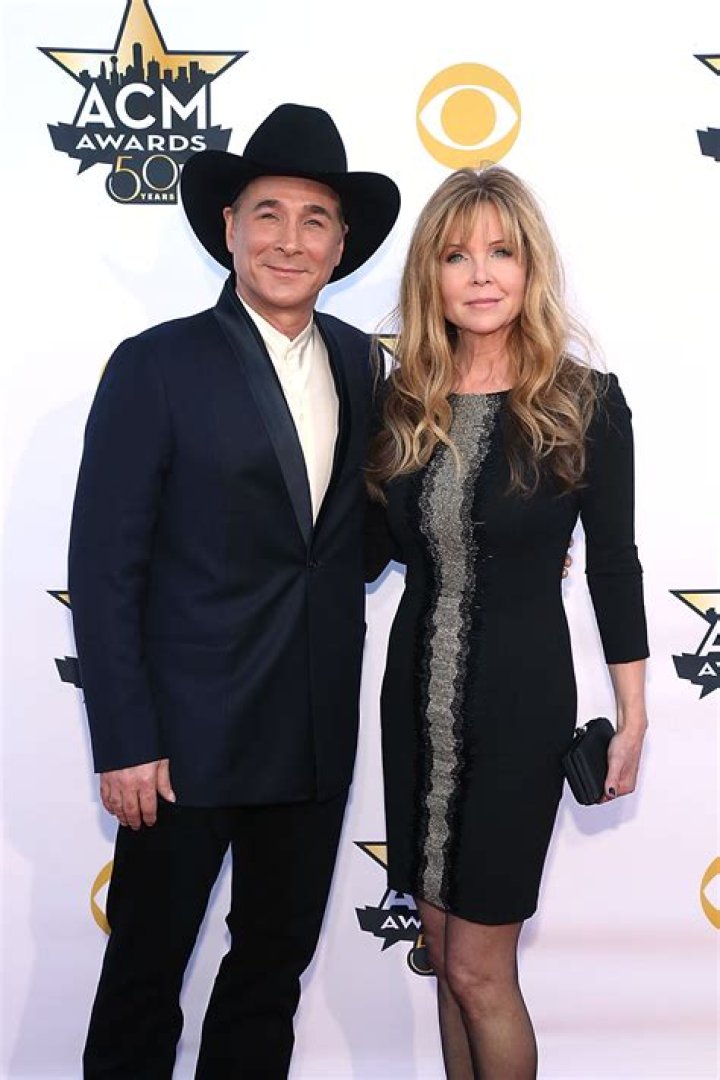 All About Lisa Hartman Black