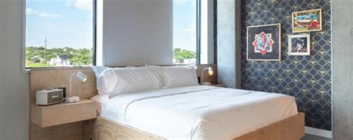 ARRIVE East Austin Hotel Review, Texas, United States ·