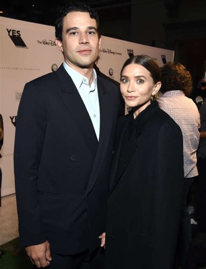 Ashley Olsen walked her first red carpet in two years with boyfriend Louis Eisner ·