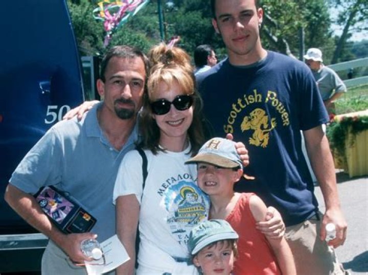 Check Out Annie Potts' Kids' Ages