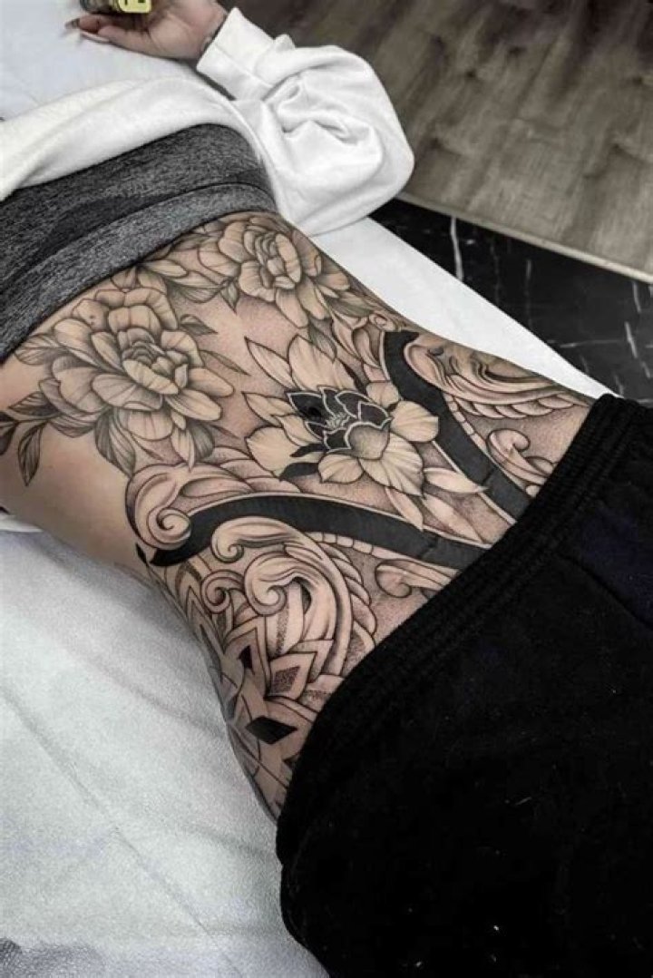 Chic Side Stomach Tattoos For A Striking Impression