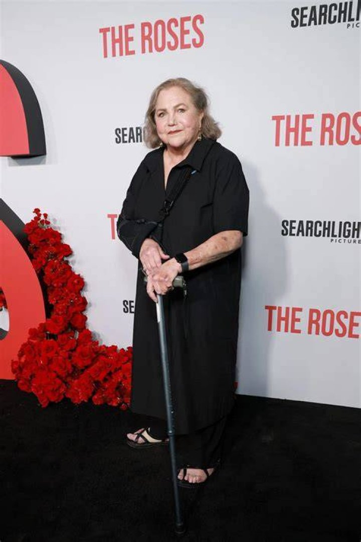 Complete Guide: Uncovering The Height Of Kathleen Turner
