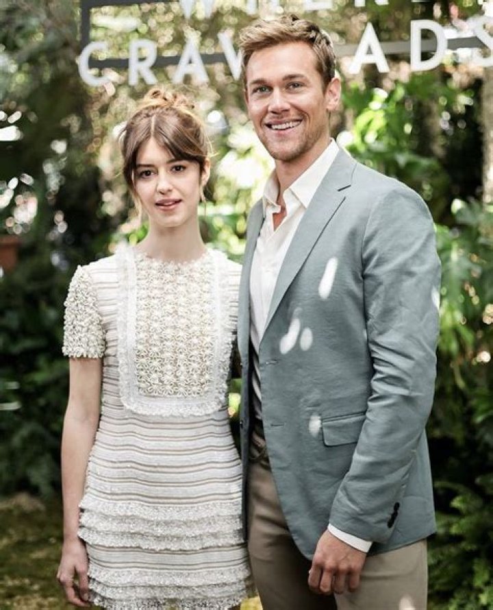 Daisy Edgar Jones And Taylor John Smith Shine In Hollywood