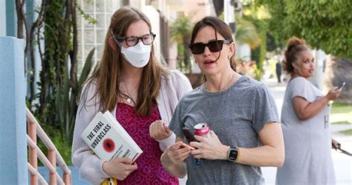 Debunking The Enigma: Violet Affleck's Persistent Masking