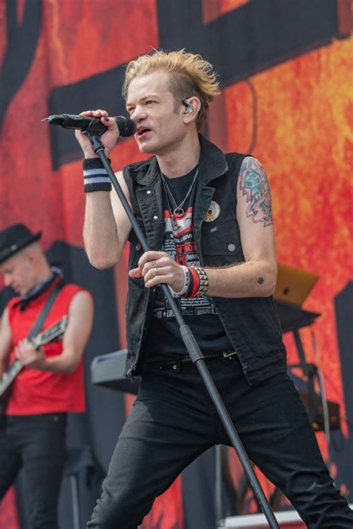 Deryck Whibley's Age: A Comprehensive Overview