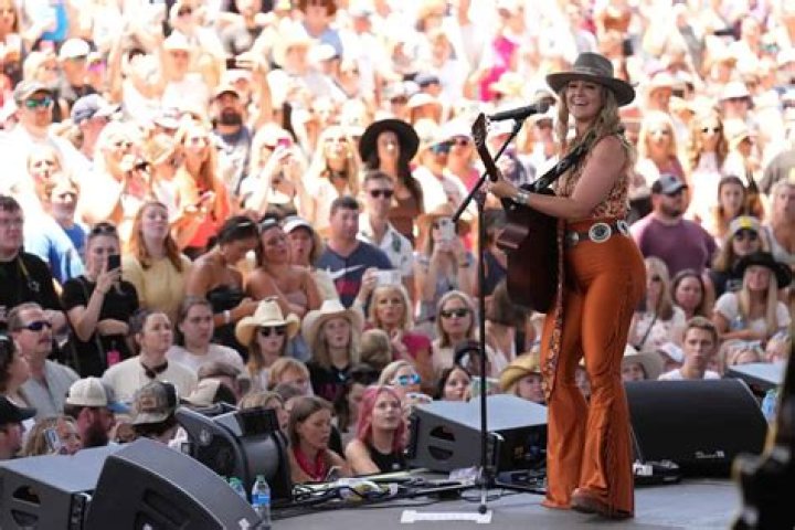 Discover Lainie Wilson's Unforgettable Performance In 