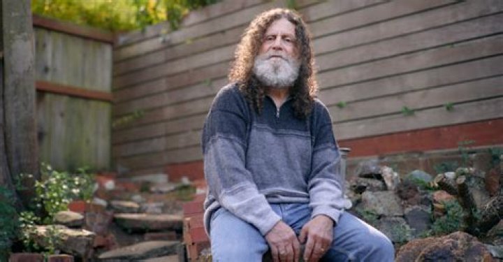 Discover The World-Renowned Primatologist: Lisa Sapolsky