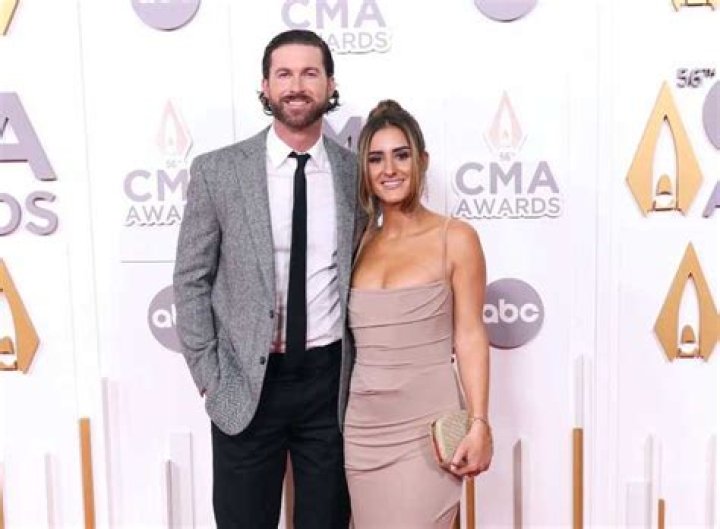 Does Riley Green Have A Wife?