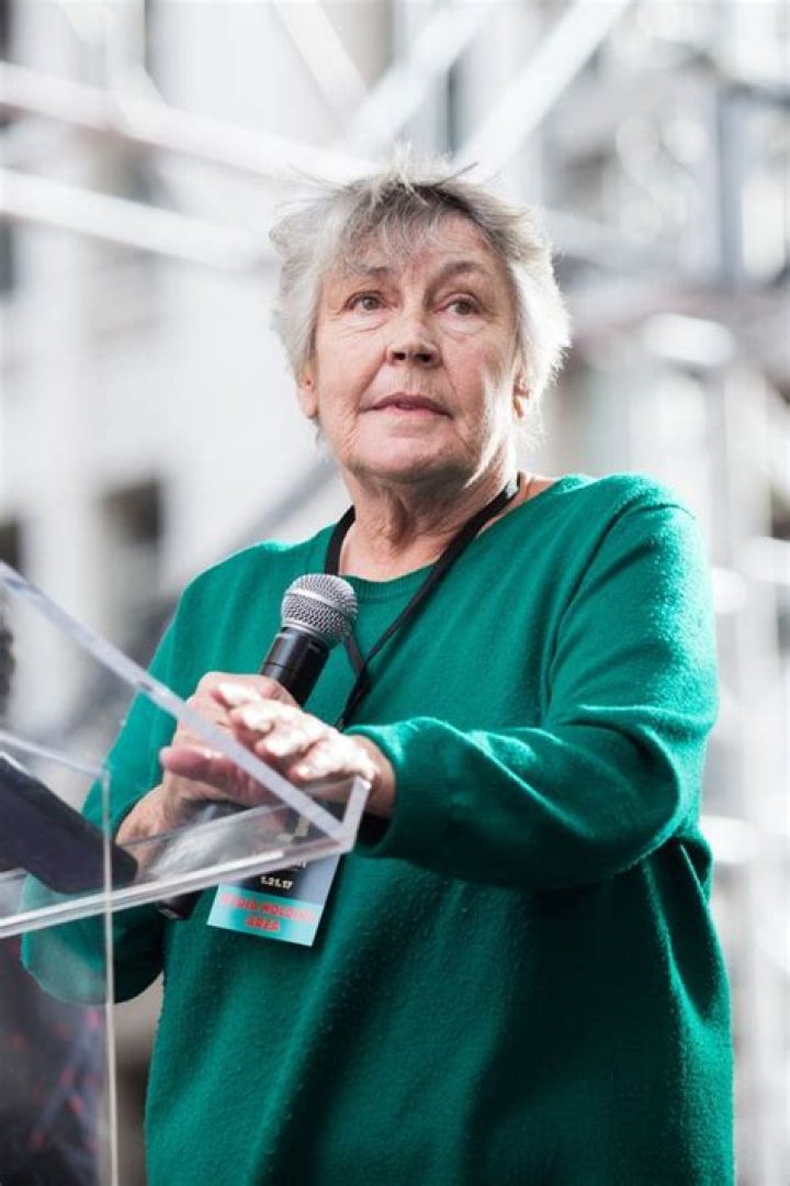 Estimating The Net Worth Of Helen Reddy At The Time Of Her Passing
