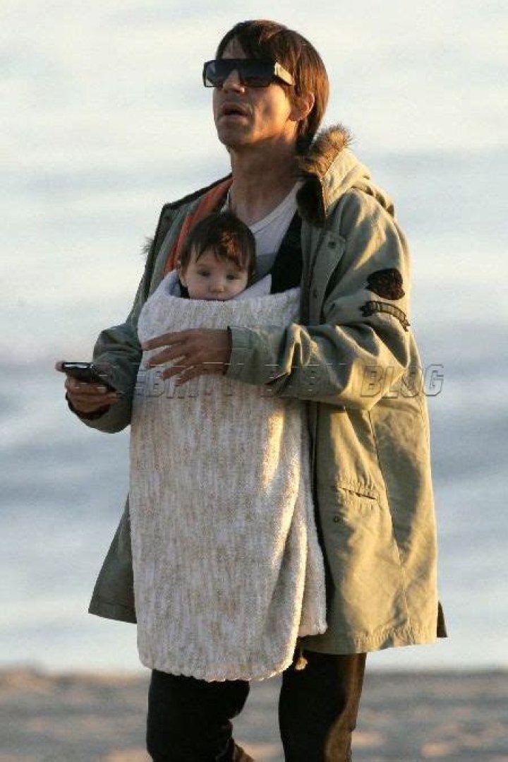 Everly Bear Kiedis Mother: A Profile Of Her Family Life And Influence