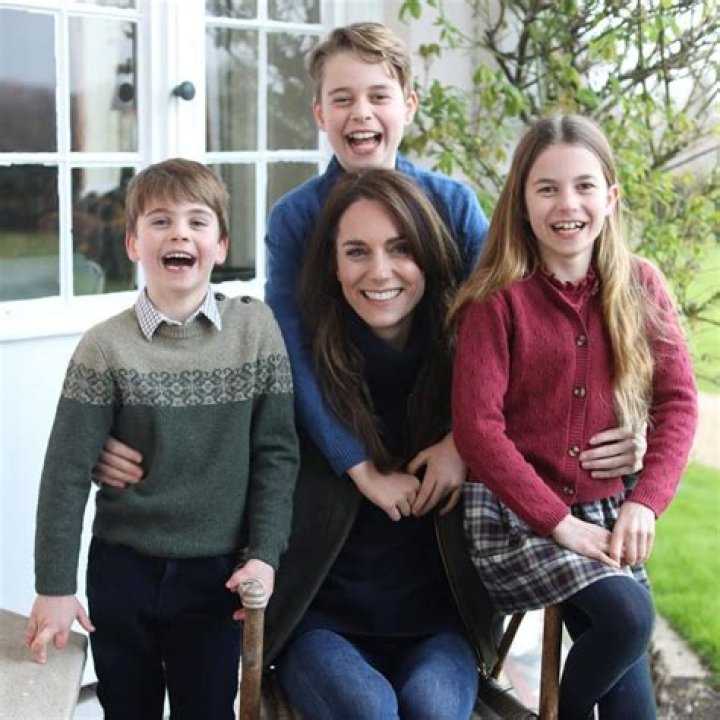 Everything You Need To Know About Heidi Gardner's Family Life And Children