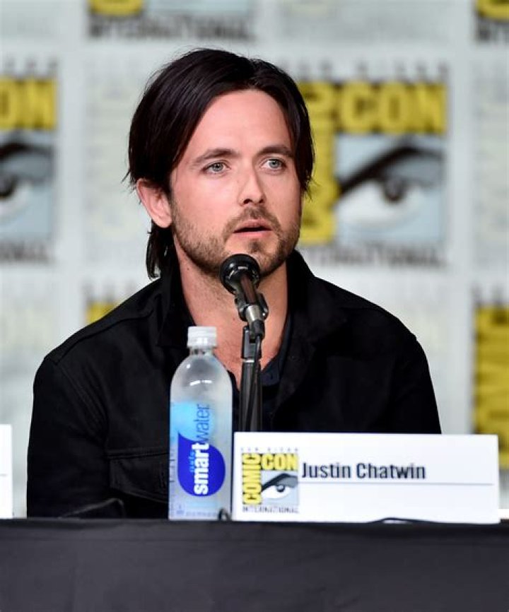 Exploring Justin Chatwin's Relationships