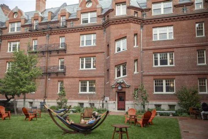 Find Elizabeth Shue's Current Residence: Exploring Her Abode