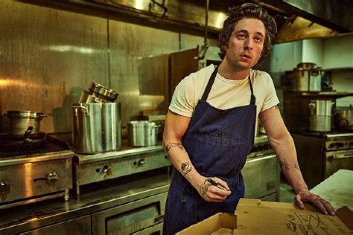 Height Of Jeremy Allen White From Head To Toe