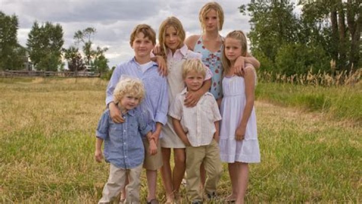 How Many Brothers And Sisters Does Elly De La Cruz Have? - Sibling Count Explored