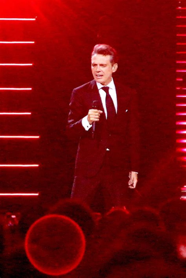How Tall Is Luis Miguel - Your Complete Guide To His Height