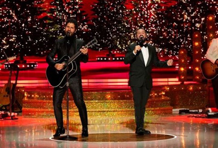 How Tall Is The Dan + Shay Member In Feet?
