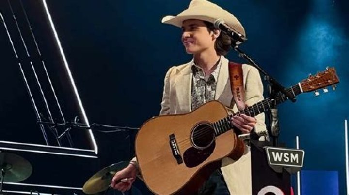 How Tall Is The Rising Country Star?