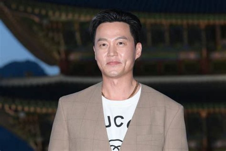 Is Lee Seo Jin Finally Tying The Knot? The Latest On His Marital Status