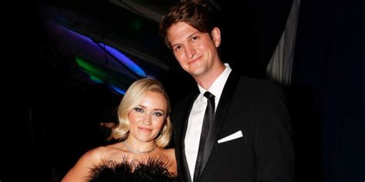 Is Theo Von Single? Get The Scoop On His Relationship Status