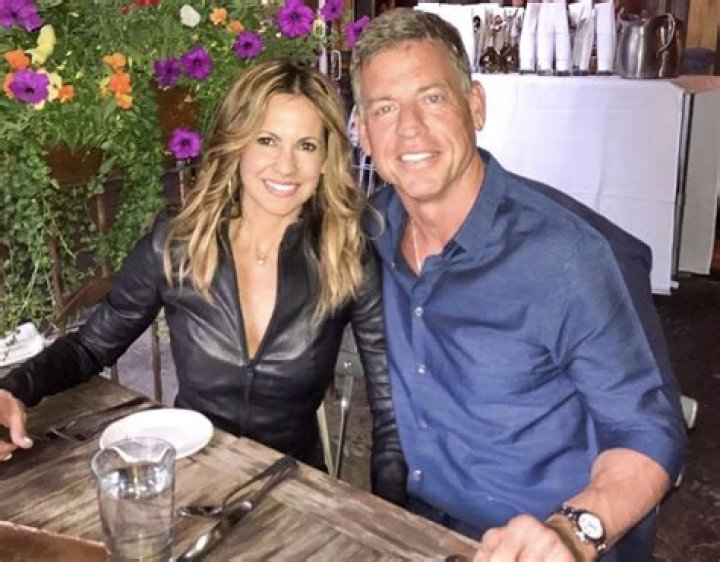 Is Troy Aikman Really Married? Uncover The Truth
