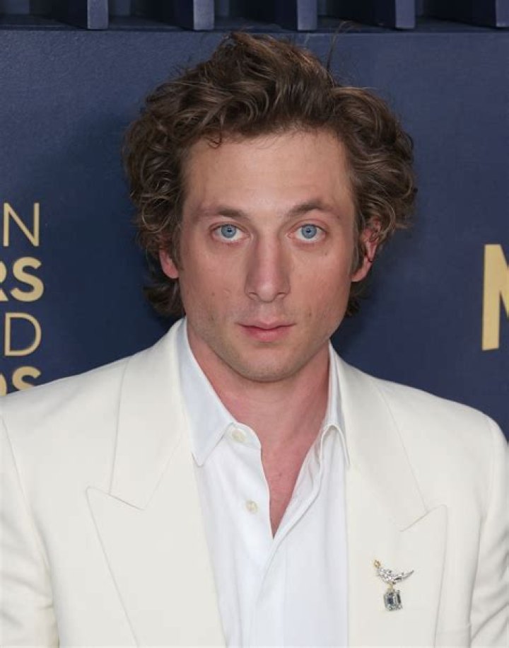 Jeremy Allen White's Height And More Facts About The Actor