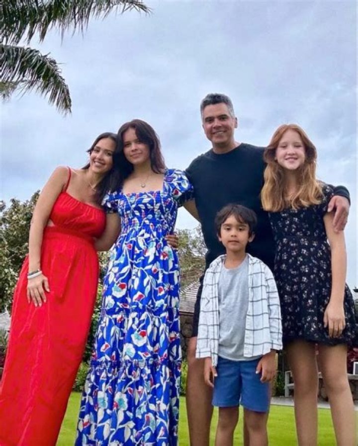 Jessica Alba's Sister: Uncovering The Sibling Bond