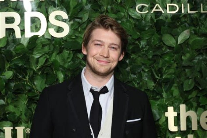 Joe Alwyn Costar