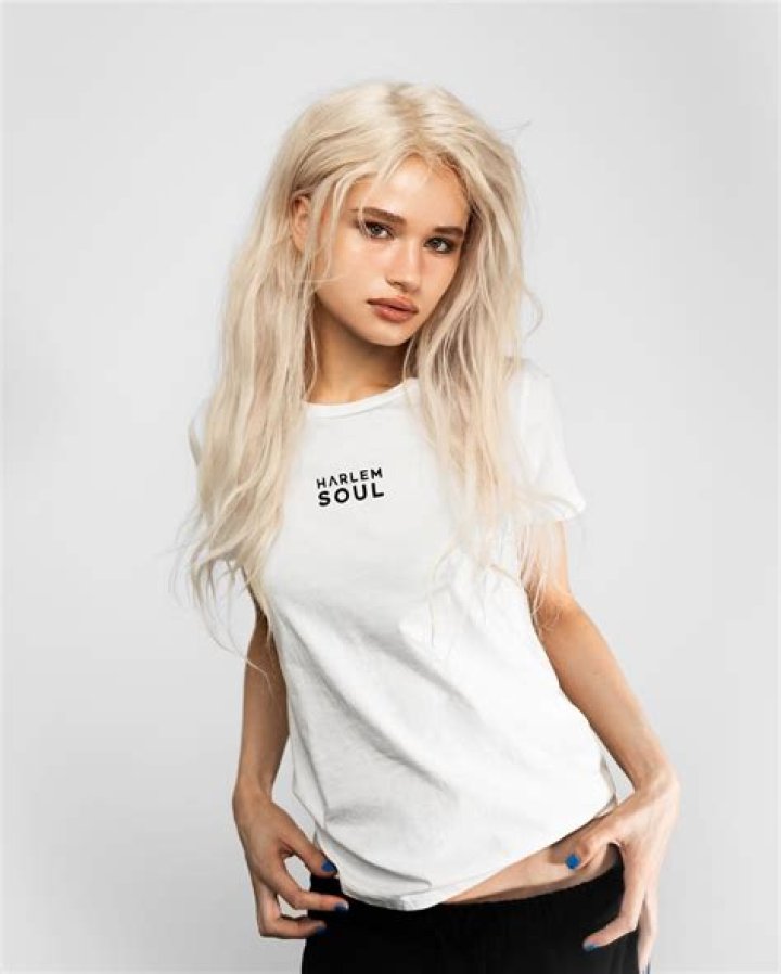 Julia Gisella's Age: Find Out Now!