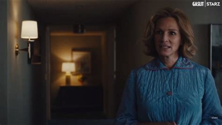 Julia Roberts & Sean Penn are married & beyond toxic in the Starz Gaslit trailer ·