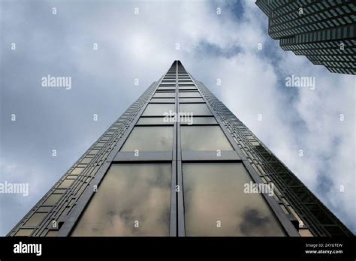Kiefer Sutherland: Towering Icon With Impressive Height
