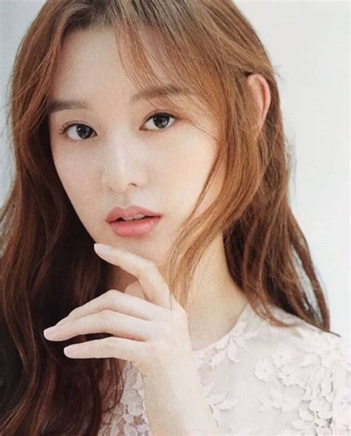 Kim Ji Won's Family Background: A Look Into Her Personal Life