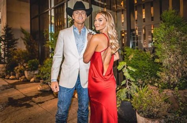 Larry Mize Biography, Age, Height, Wife, Net Worth, Family ·