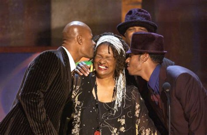 Learn About Elvira Wayans: The Versatile Entertainer