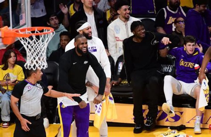 LeBron James confirms he'll play next season in ESPYs speech ·