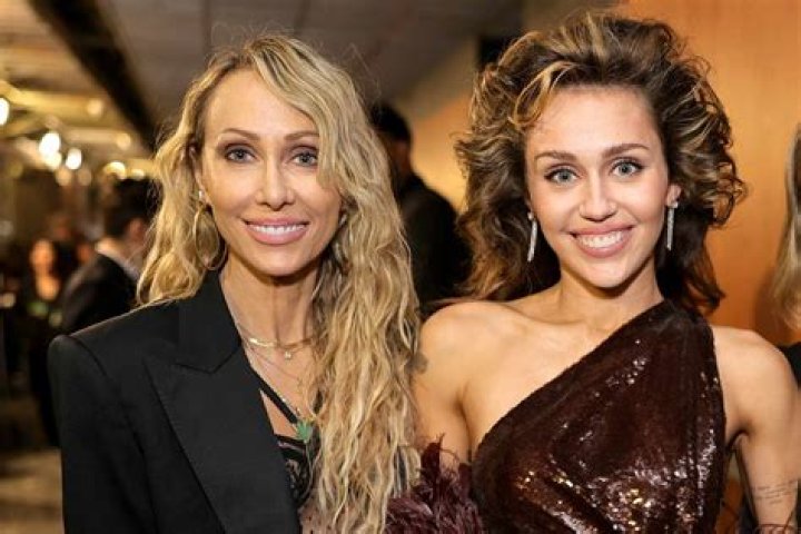 Miley Cyrus And Her Mom: A Close Bond