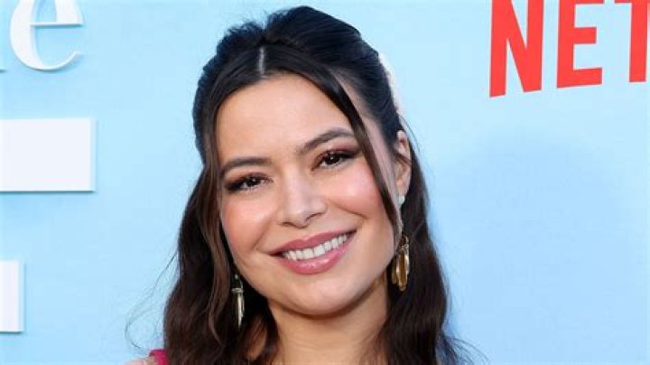 Miranda Cosgrove's Love Life: A Timeline Of Her Relationships