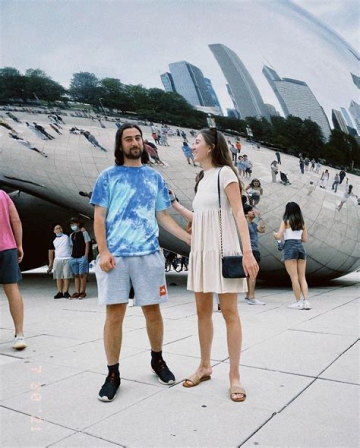 Noah Kahan's Love Life: Uncovering His Girlfriend And Dating History