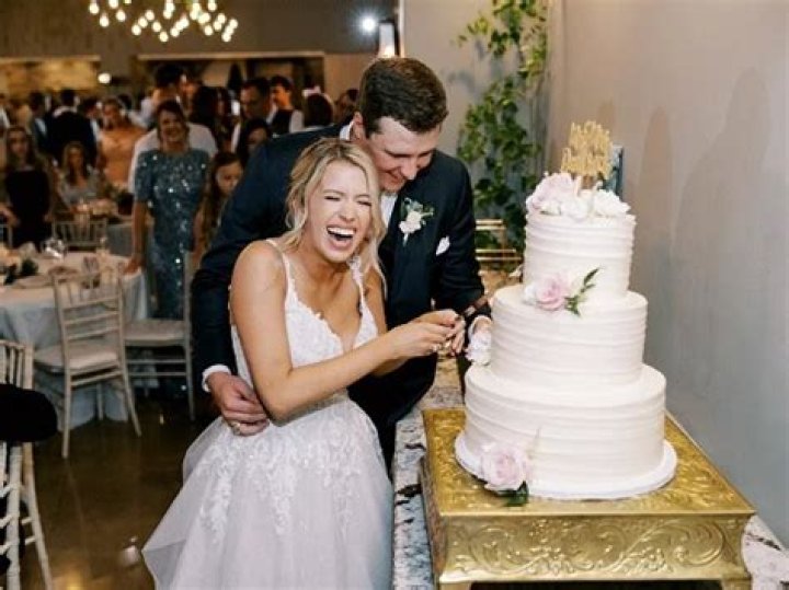 Perfect Songs For An Unforgettable Wedding Cake Cutting Moment