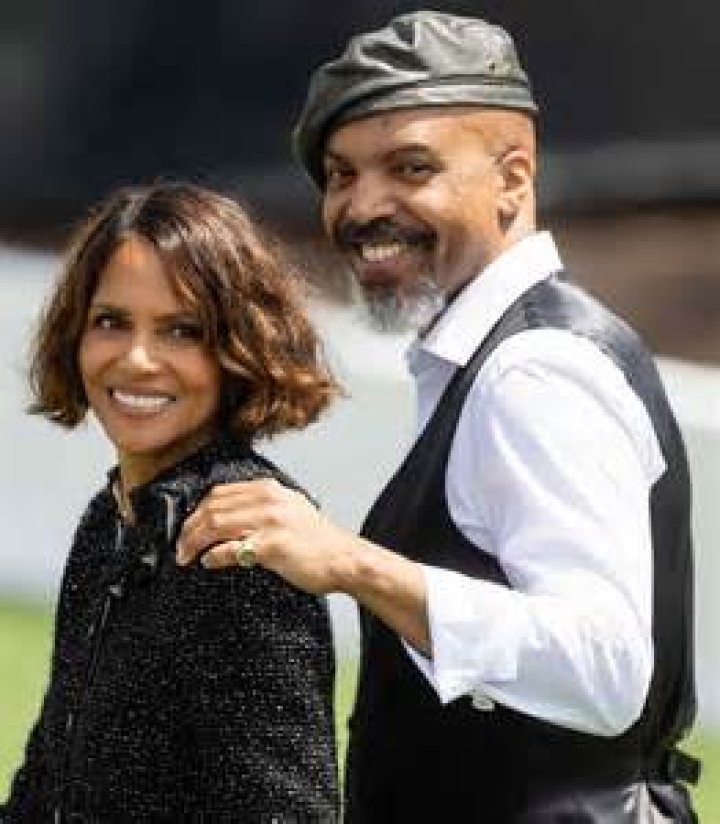 Pronouncing Halle Berry's Name: A Definitive Guide
