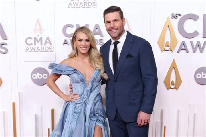 Relationship Details About Mike Fisher And American Idol 4 Winner Carrie Underwood