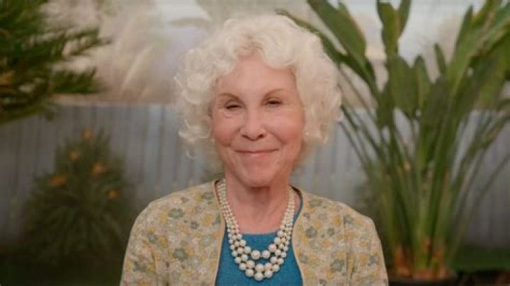 Rhea Perlman's Impressive Net Worth: A Detailed Look