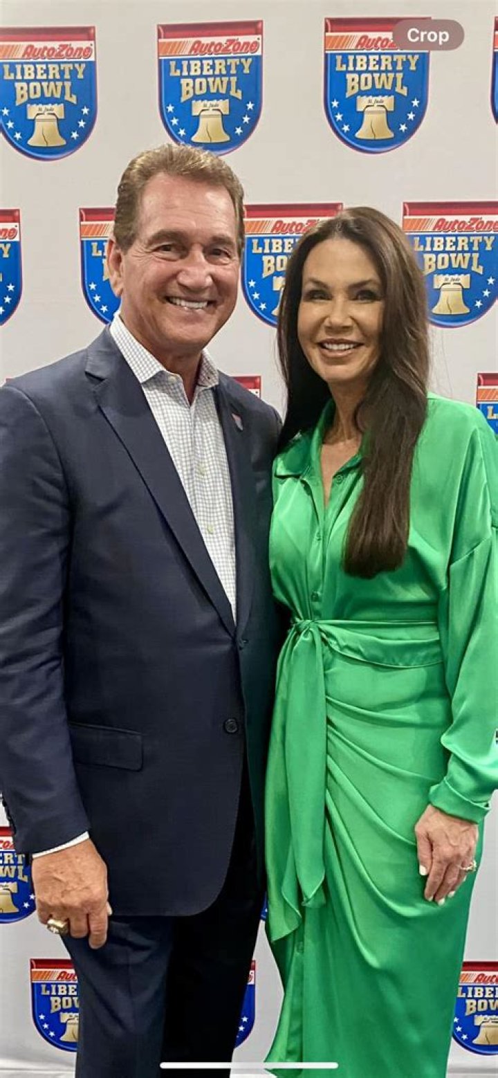 Robin Theismann Wiki 2024, Age, Height, Net Worth, Family, Husband