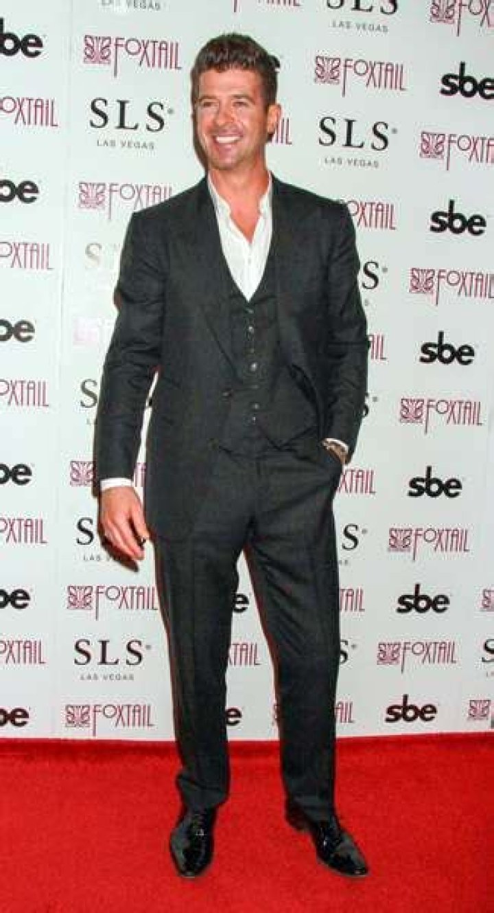 Robin Thicke Height: How Tall Is The Famous Singer?