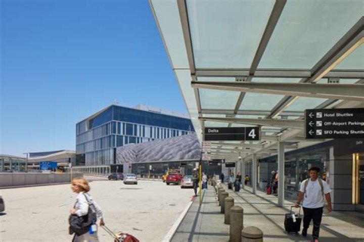 San Francisco Airport's Smoking Area Guide
