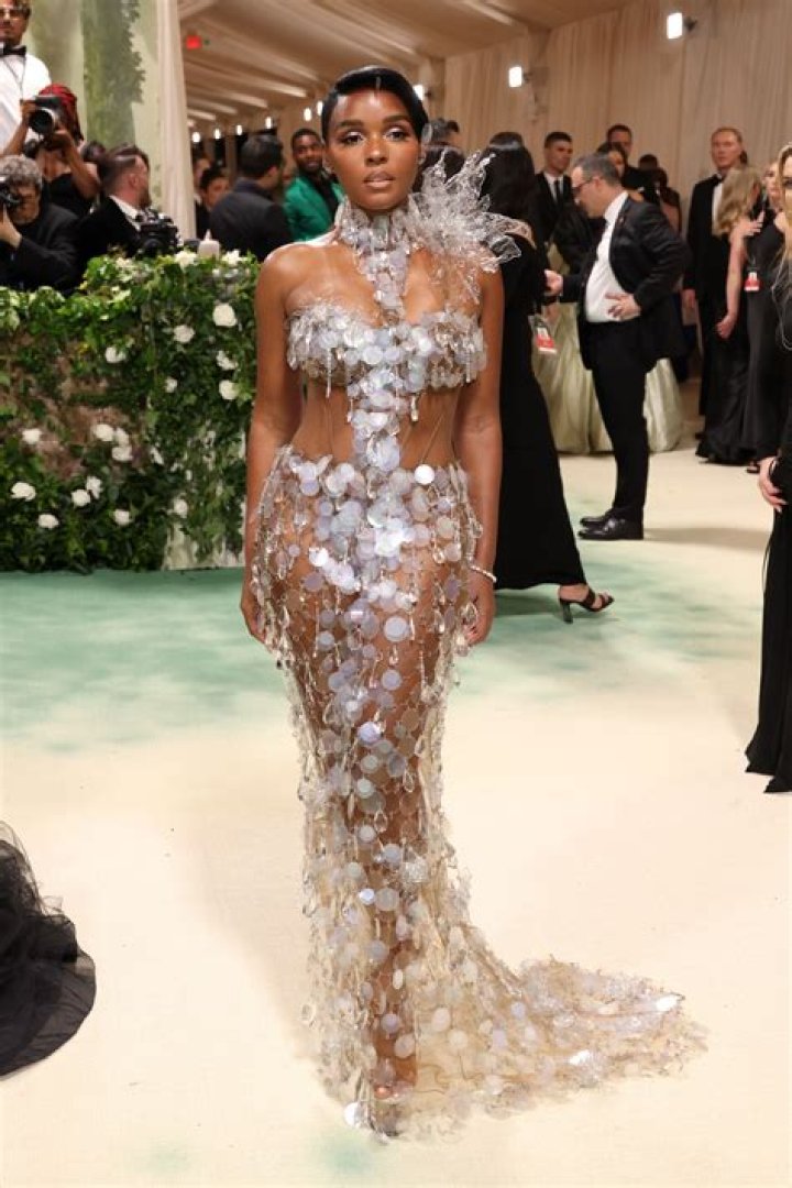 T.I. Looks Ready For Trouble Over Wife Tiny Harriss Revealing Dress In New Video Xscape Diva ·