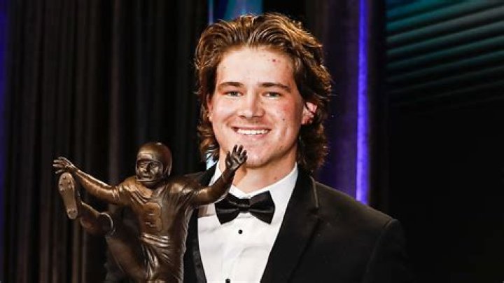 Taylor Bisciotti And Justin Herbert: A Quarterback-Tight End Dynamic