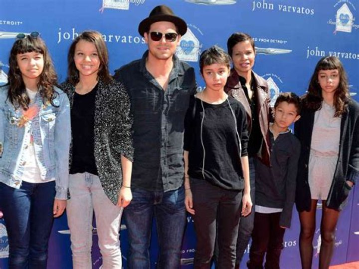 The Chambers Family: Justin Chambers, His Wife, And Their Kids